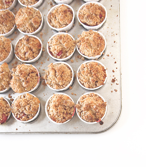 Strawberry Rhubarb Crumble Muffins | The Fauxmartha