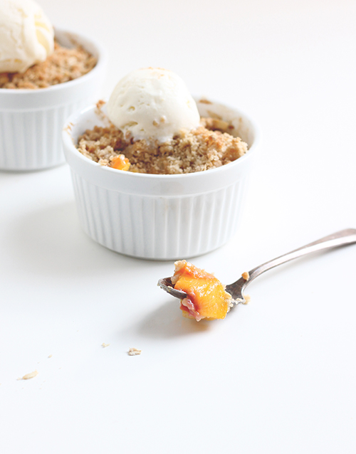 Simple Peach Crisp | The Fauxmartha