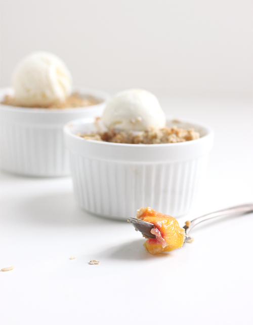 Simple Peach Crisp | The Fauxmartha