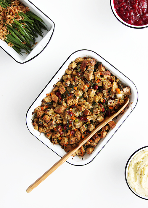 Cranberry Walnut Stuffing | @thefauxmartha