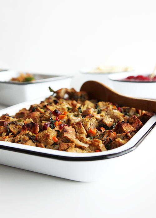 Cranberry Walnut Stuffing | @thefauxmartha