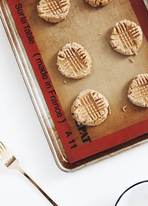 Bakery-style Peanut Butter Cookies | @thefauxmartha