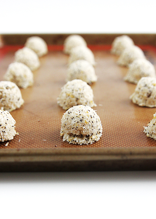 Lemon Poppyseed Macaroons | @thefauxmartha