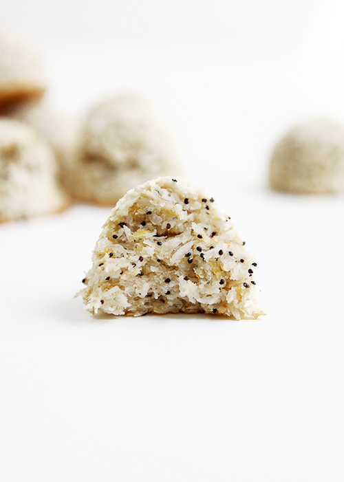 Lemon Poppyseed Macaroons | @thefauxmartha