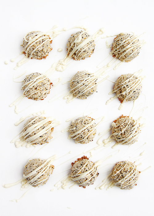 Lemon Poppyseed Macaroons | @thefauxmartha