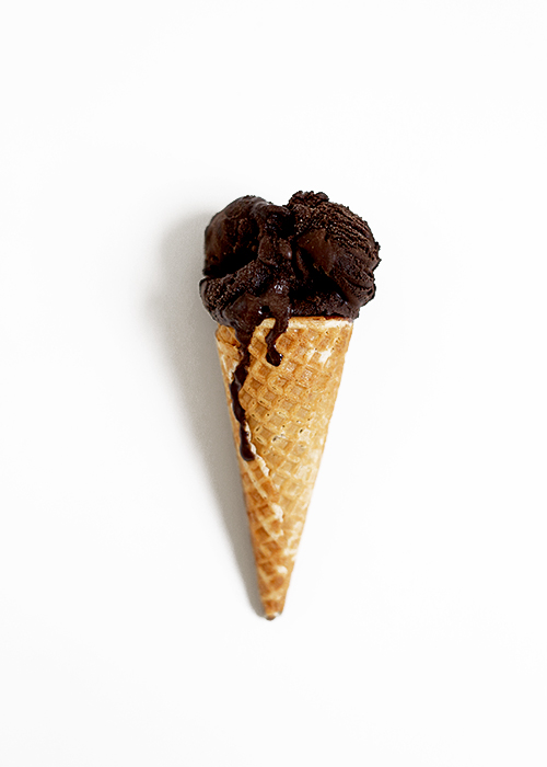 A Scoop of Black (vegan chocolate ice cream) | @thefauxmartha