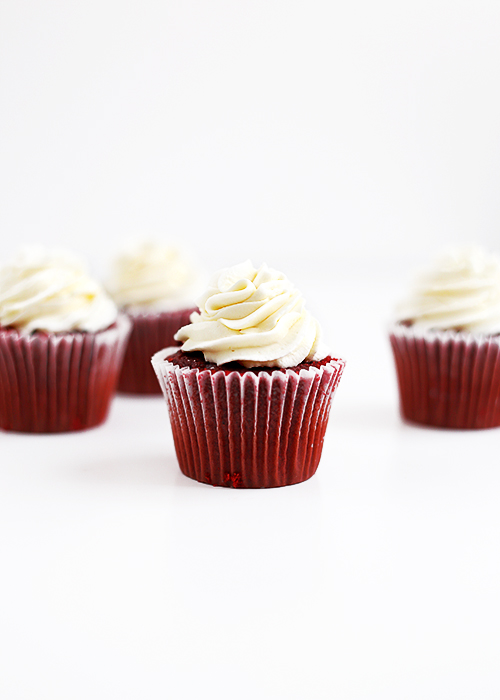 Sturdy Cream Cheese Frosting | @thefauxmartha