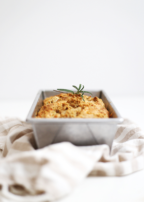 Rosemary Cheddar Quick Bread | @thefauxmartha