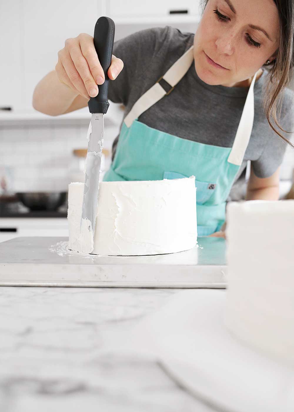 DIY Wedding Cake decorating from The Fauxmartha