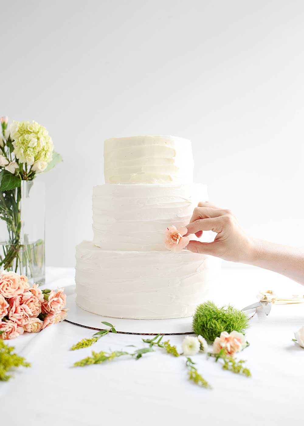 DIY Wedding Cake decorating from The Fauxmartha