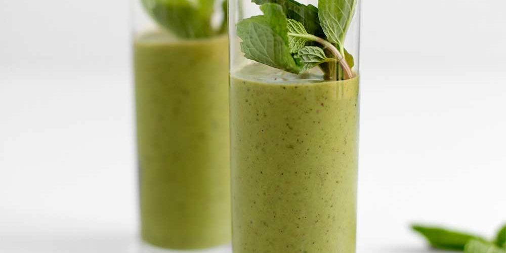 Healthy Mint Chip Green Smoothie from The Faux Martha