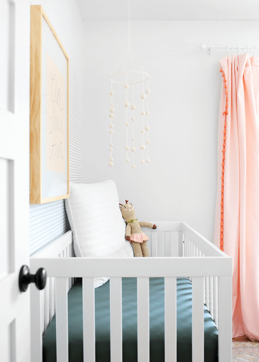 DIY baby mobile tutorial from the faux martha